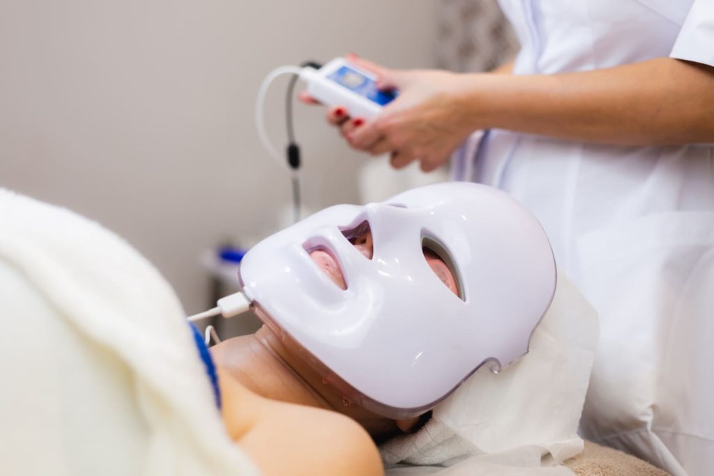 the-client-lies-in-the-salon-on-the-cosmetology-ta-2024-10-18-03-57-42-utc